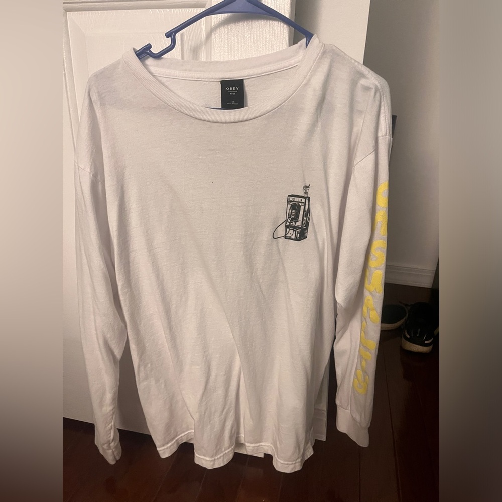 Obey Women’s Long sleeve graphic tee Medium
